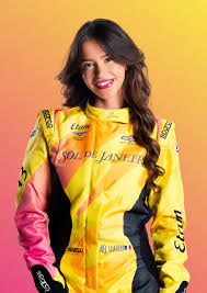 La taille de Lea Elui révélée : tous les secrets de cette star des réseaux sociaux