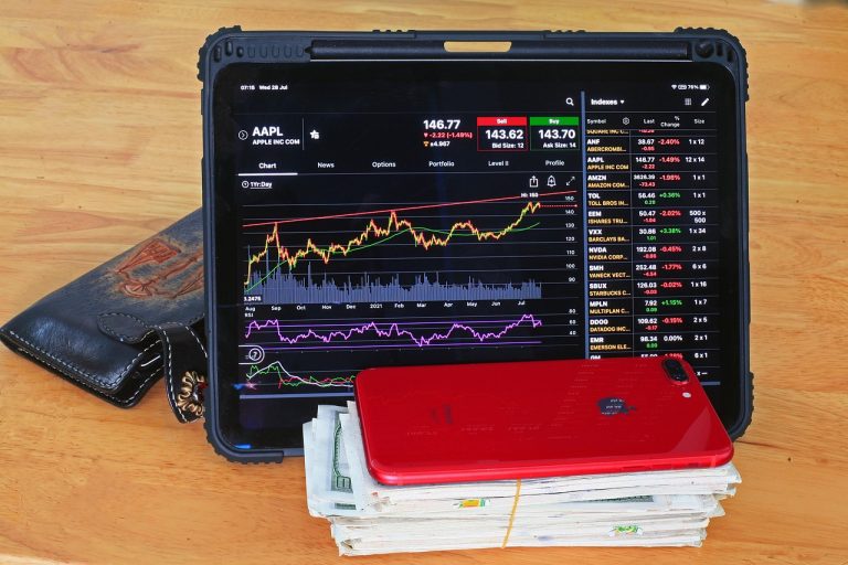 Démocratisation financière : la tech ouvre la bourse aux investisseurs particuliers