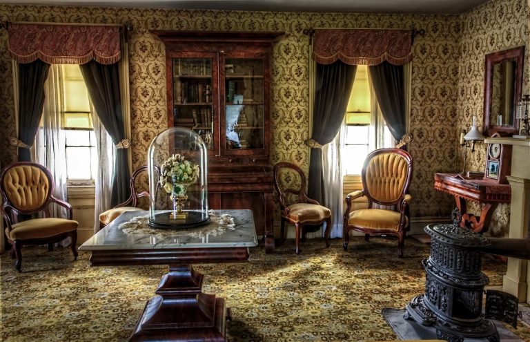 Les meubles anciens n’ont pas perdu leur valeur : mythe ou réalité ?