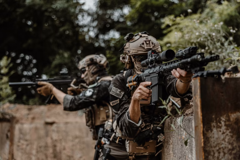 L’évolution des répliques airsoft M4 : Guide complet pour débutants et tactiques avancées